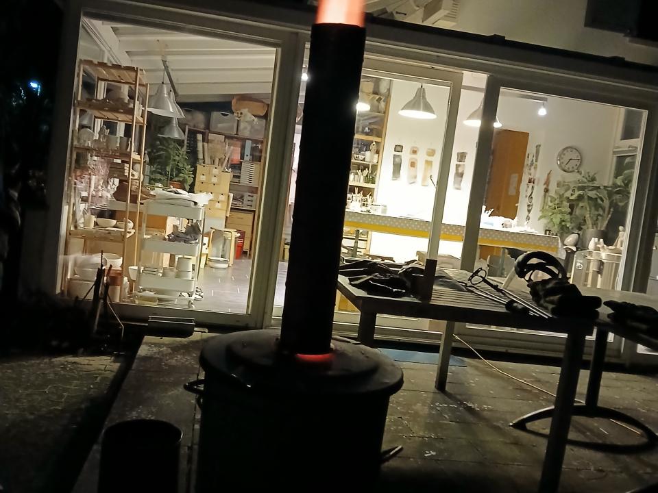 Ofen wird eingeheizt