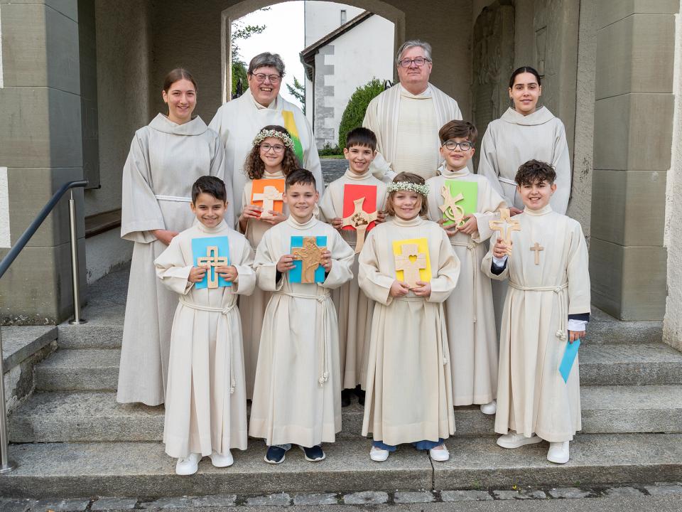 Erstkommunionkinder beim Vorzeichen