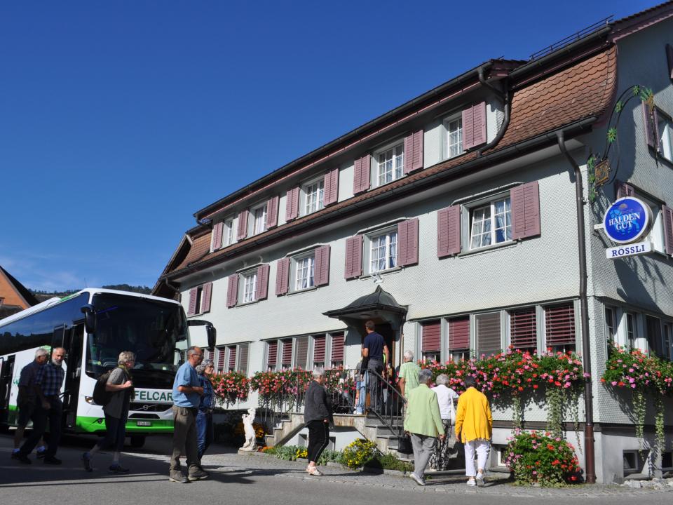 Kaffeehalt im Restaurant Rössli