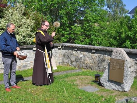 Friedhöfe sind schweigende, blühende Gärten ...