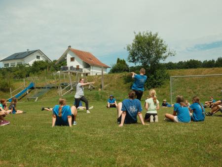 Gruppenspiele im Freien
