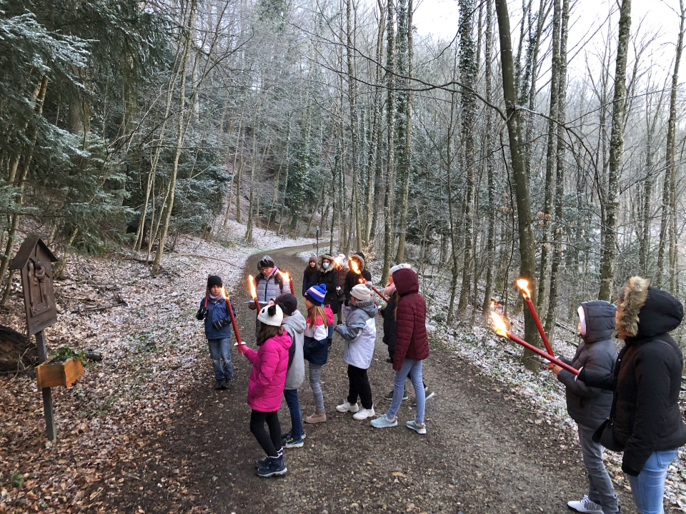 Ministranten auf dem Kreuzweg (Klingenzell/TG)